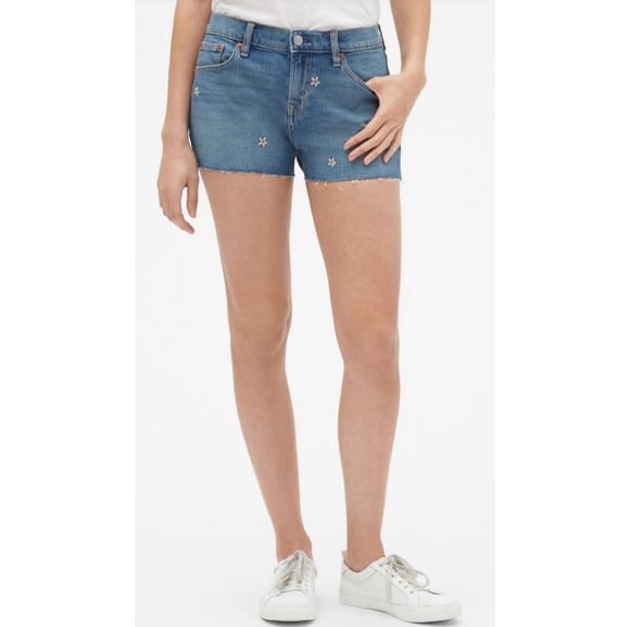 🆕🌿GAP JEAN SHORTS🌿 - Picture 2 of 4